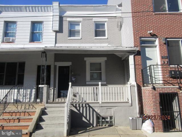 view of front of property with covered porch