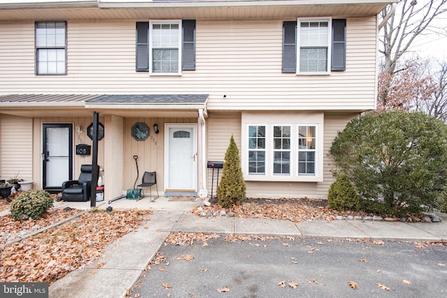 view of front of property