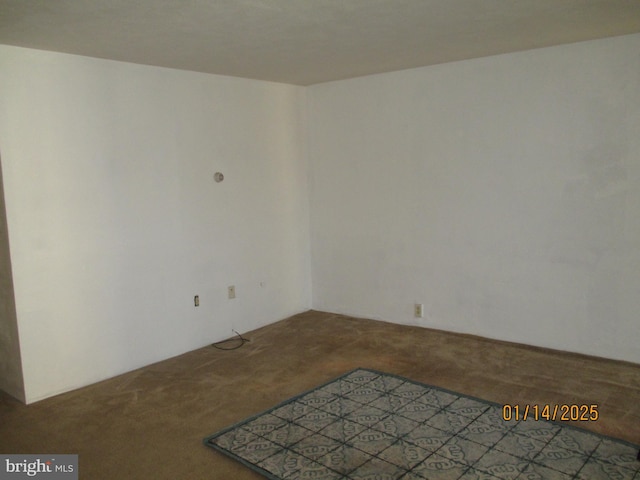 unfurnished room with carpet floors