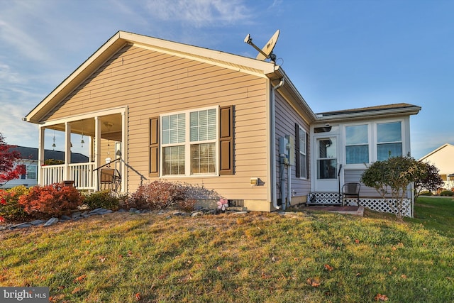 view of front of house with covered porch and a front yard