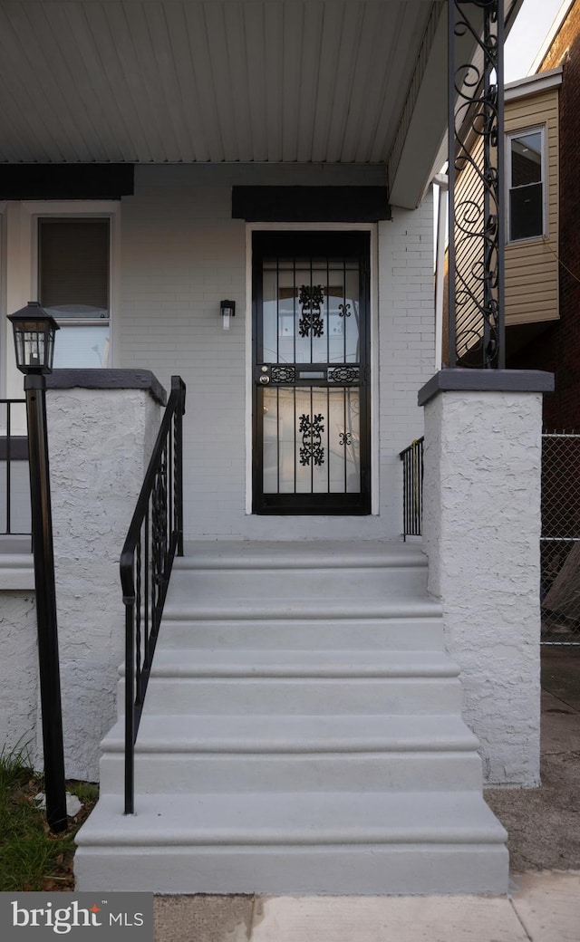 doorway to property featuring covered porch