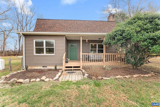 view of front of property featuring a porch and a front yard