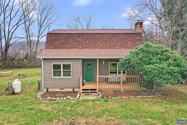 view of front of property featuring a front yard and a deck