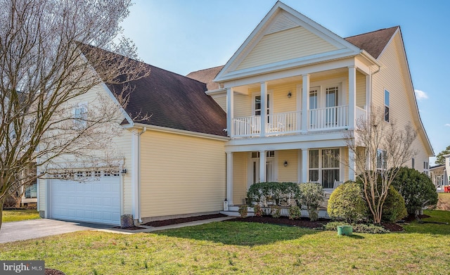 view of front of home featuring a porch and a front lawn