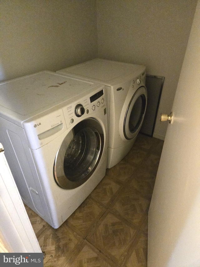 clothes washing area with washing machine and clothes dryer