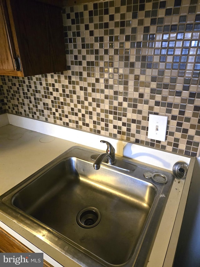 room details featuring backsplash and sink