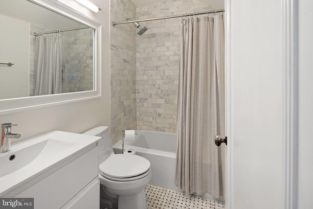 full bathroom featuring shower / bath combo with shower curtain, vanity, and toilet