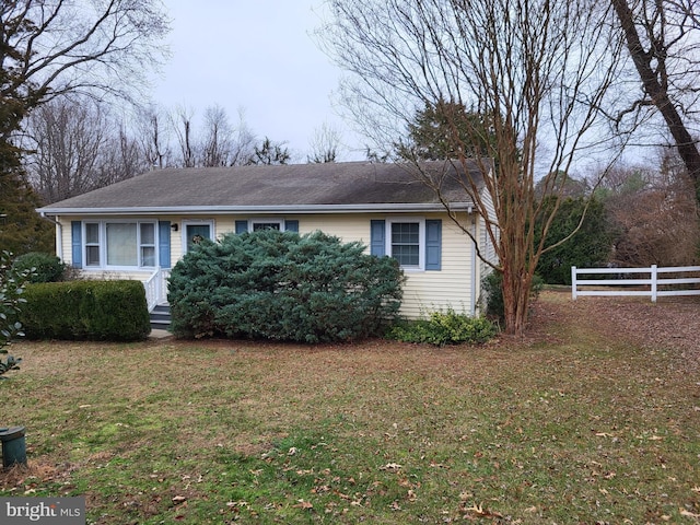 view of front of property with a front yard