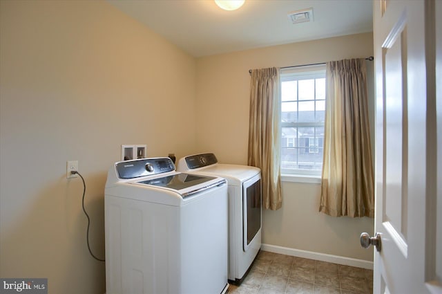 washroom featuring washing machine and clothes dryer