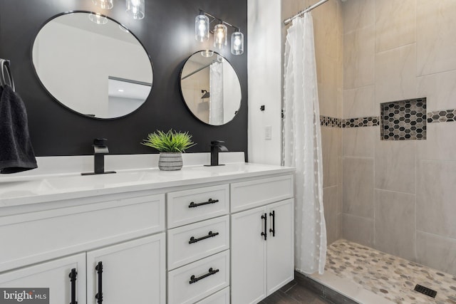 bathroom featuring a shower with shower curtain and vanity