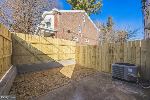 view of yard featuring cooling unit