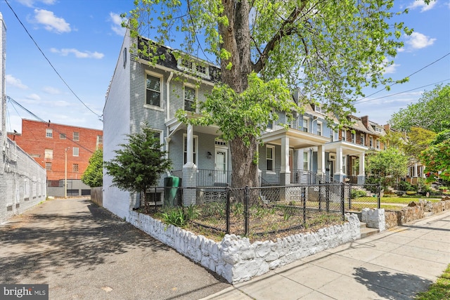 931 Farragut St NW, Washington, DC 20011 - traditional style home featuring covered porch and a fenced front yard