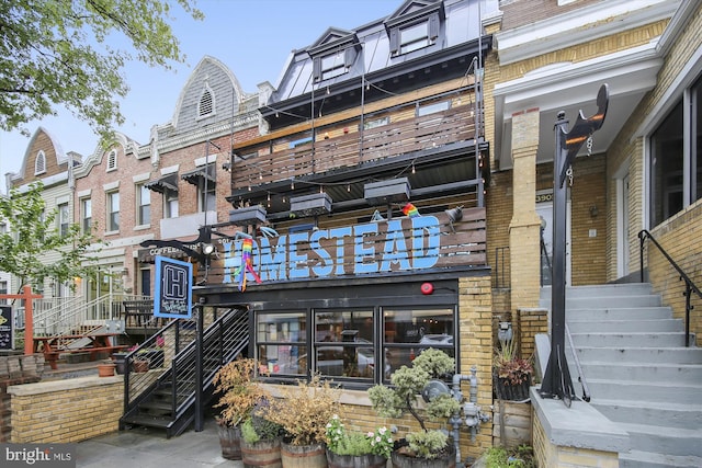 931 Farragut St NW, Washington, DC 20011 - view of property with stairway