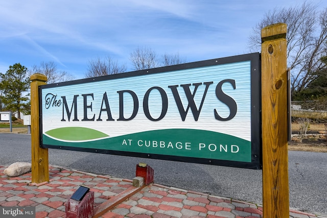 view of community / neighborhood sign