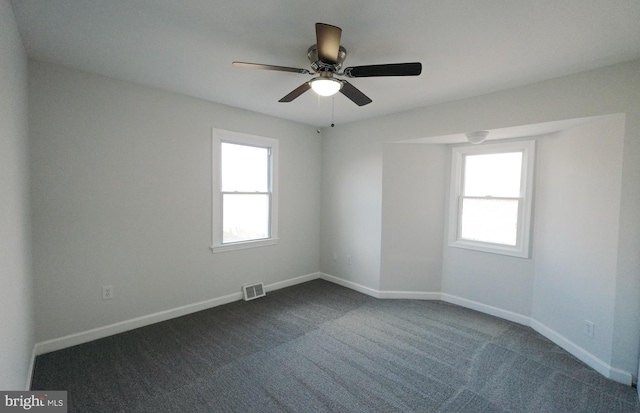 carpeted empty room featuring ceiling fan