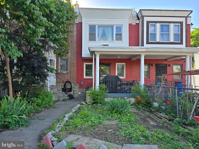 multi unit property featuring a porch