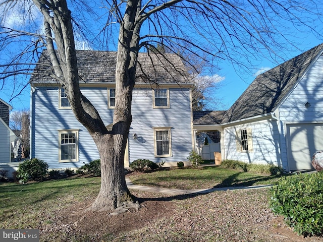 view of front of house featuring a front yard