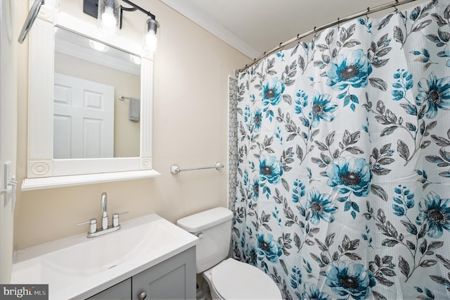 bathroom featuring a shower with curtain, crown molding, vanity, and toilet