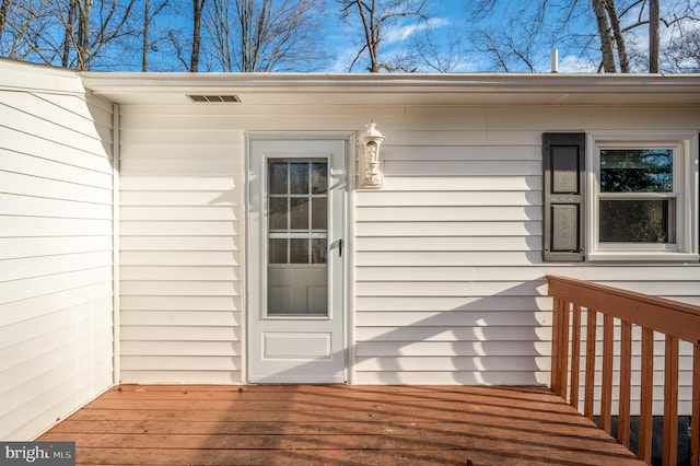 property entrance featuring a wooden deck