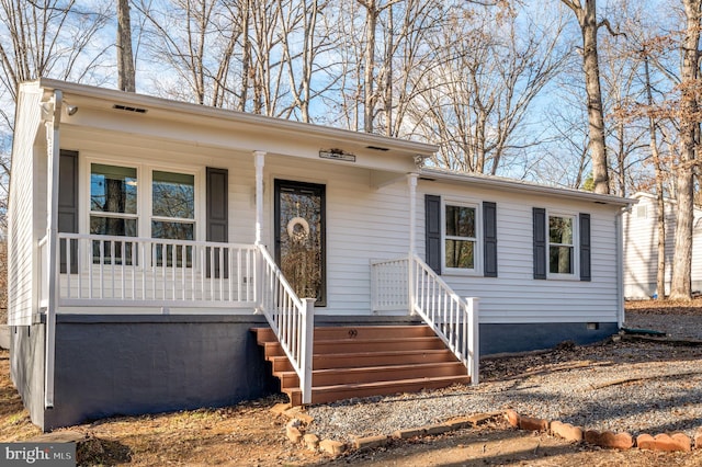 ranch-style home featuring a porch