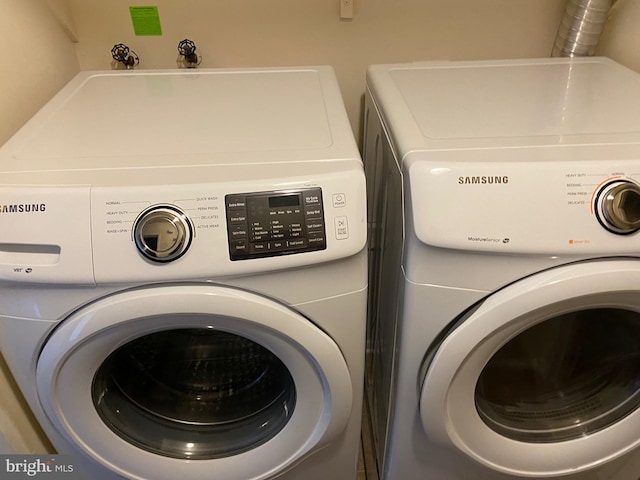 washroom featuring washer and clothes dryer