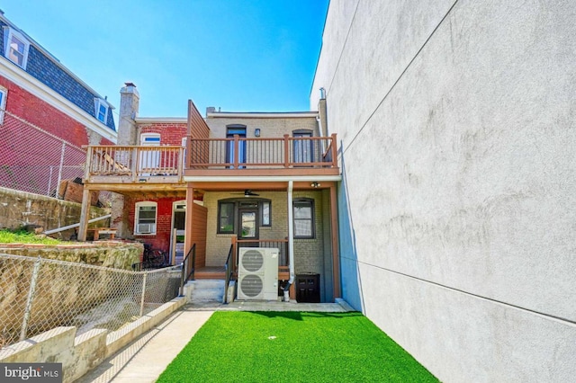 view of front of home featuring a deck and a front lawn