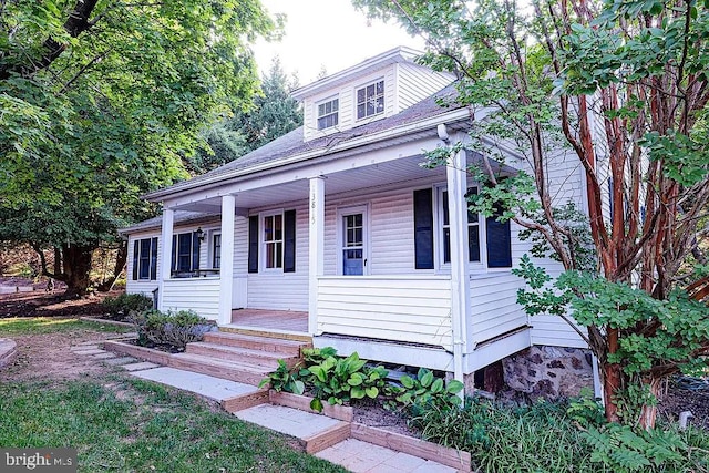 view of front facade featuring a porch