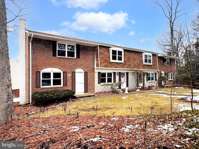 view of front of house with a front yard