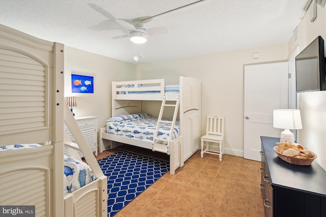 bedroom featuring ceiling fan and a textured ceiling