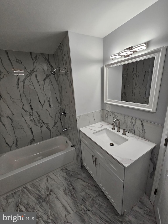 bathroom with vanity and tiled shower / bath