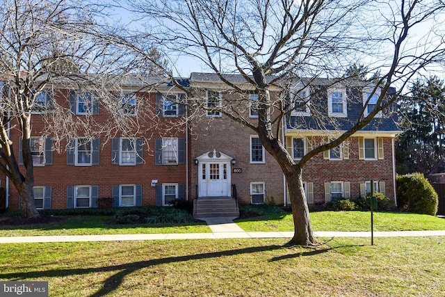 view of property featuring a front yard