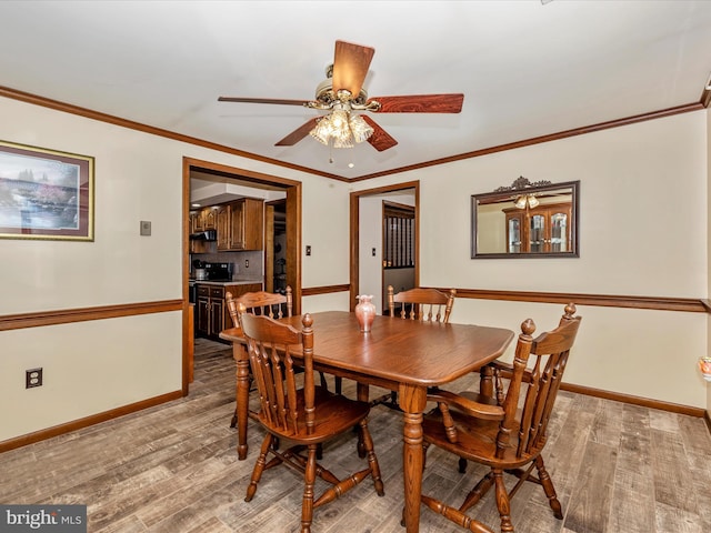 dining room featuring ceiling fan, light hardwood / wood-style floors, and ornamental molding