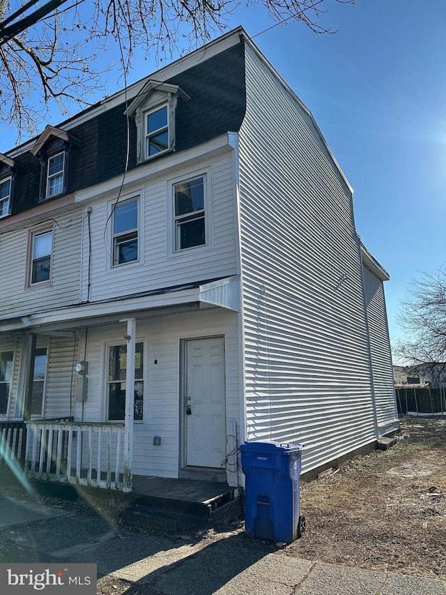 view of front of property featuring covered porch