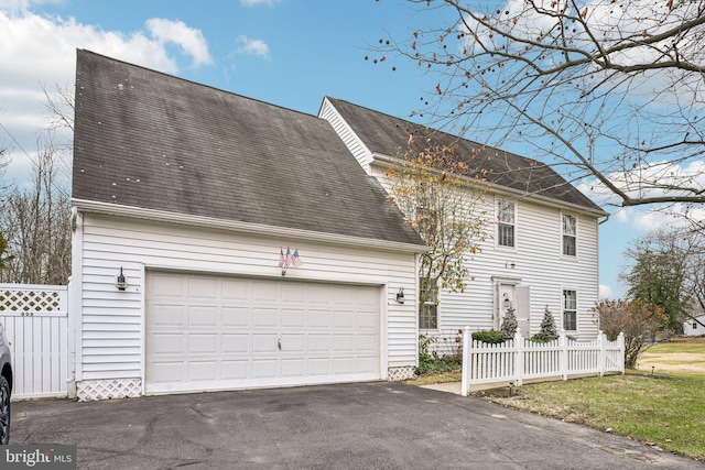 view of front facade with a garage