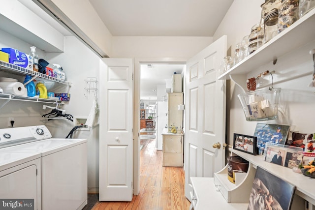 laundry room featuring light wood-type flooring and independent washer and dryer