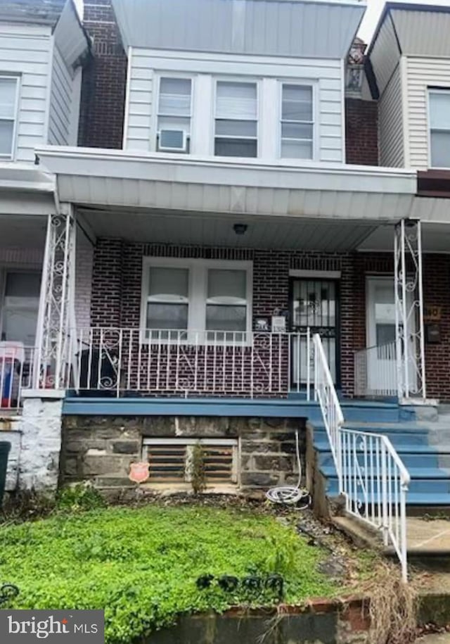 view of front of house with a porch