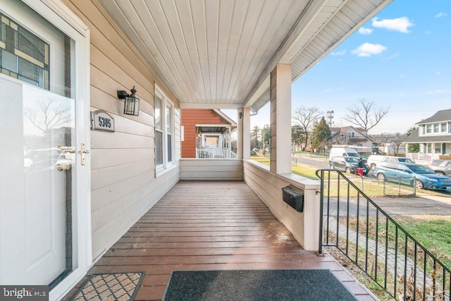 balcony featuring covered porch