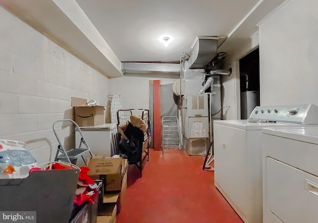 clothes washing area featuring washing machine and clothes dryer