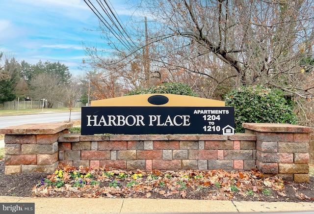 view of community / neighborhood sign