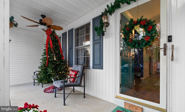 view of patio featuring ceiling fan