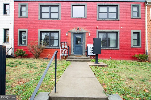 view of property featuring a front lawn