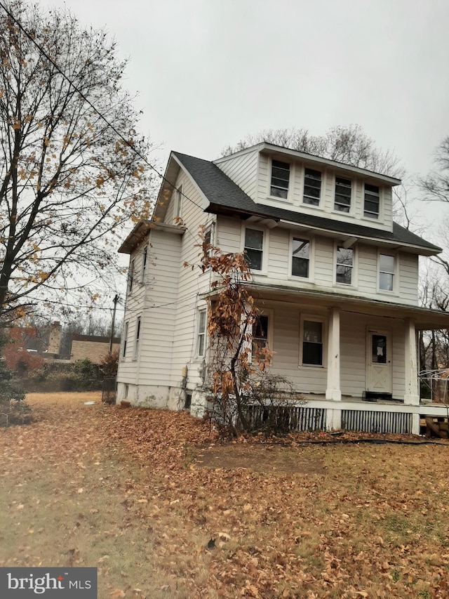 view of front facade featuring a porch