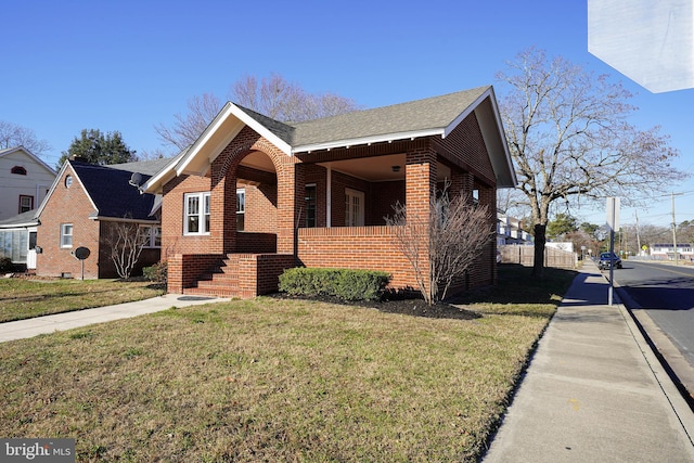 view of front of home featuring a front lawn