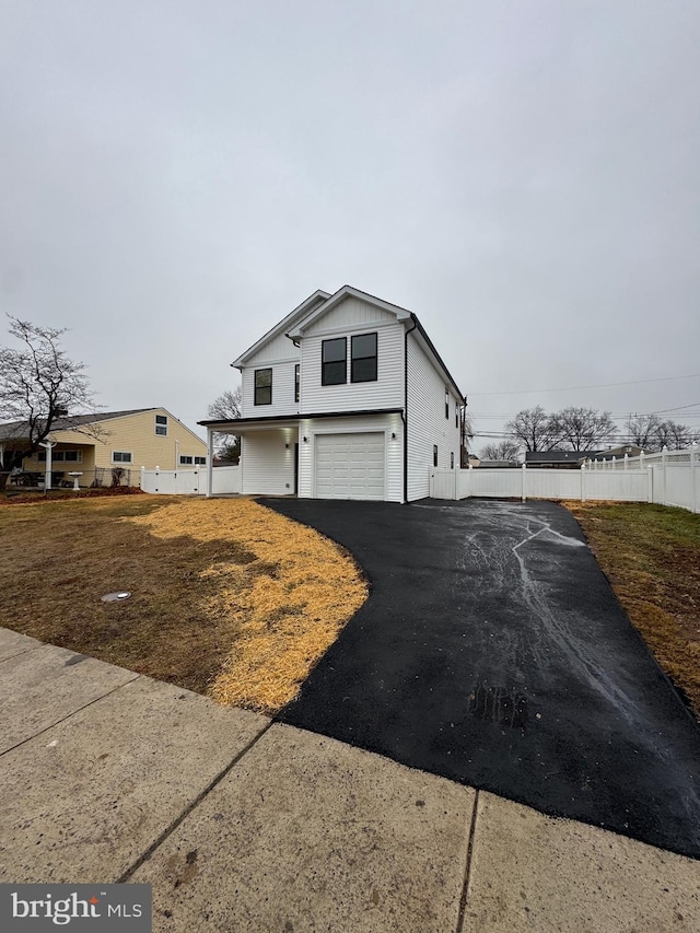 view of front facade featuring a garage