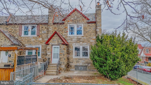 view of front of property