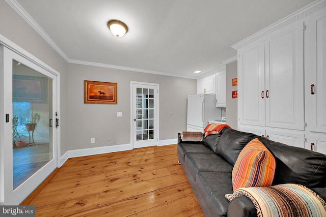 living room featuring light hardwood / wood-style floors and ornamental molding