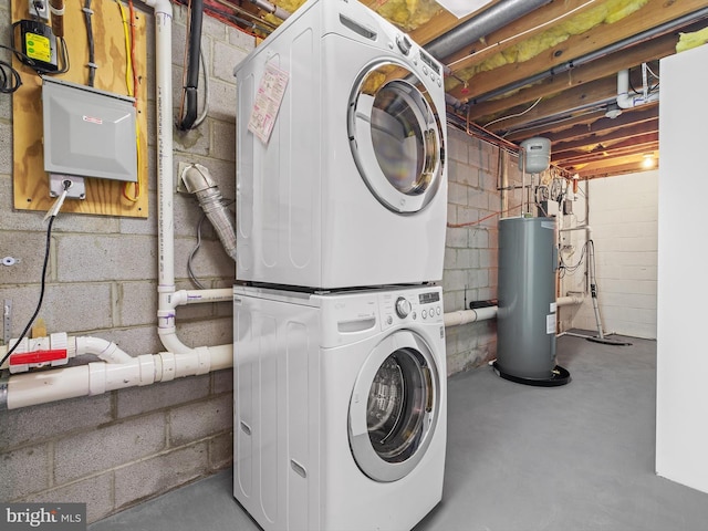 clothes washing area with stacked washer / dryer and water heater