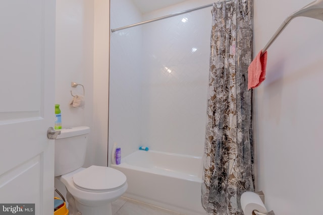 bathroom featuring shower / tub combo and toilet