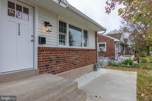 property entrance with covered porch