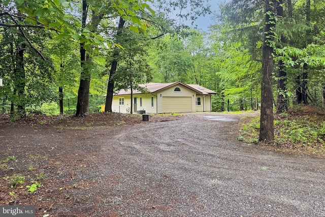 5284 Davis Ford Rd, Woodbridge, VA 22192 - ranch-style home featuring driveway, a garage, and a wooded view